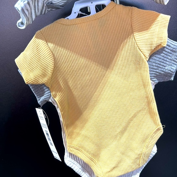 Nicole Miller 3-pack creepers/bodysuits, snap bottom - Picture 6 of 7